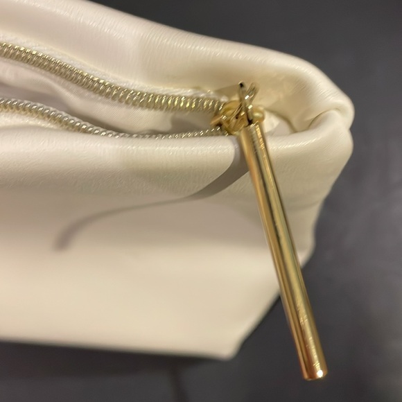 Brand New Valmont White Toiletry Zippered Pouch - Picture 12 of 12